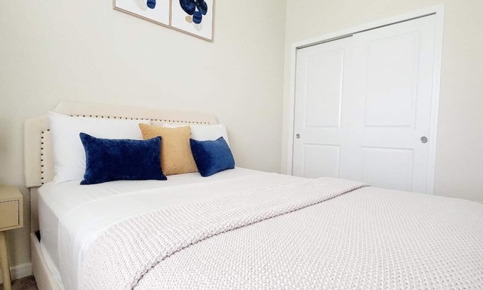 St. Cloud House | Charming 2-bedroom house with WiFi, AC in welcoming St. Cloud