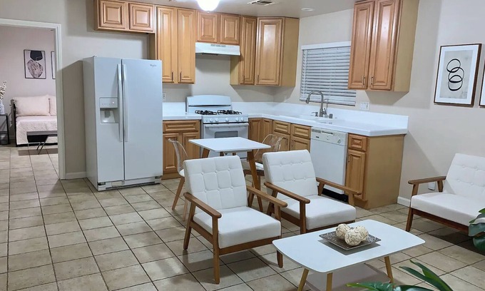 Ventura House | Charming 2-bedroom house in brilliant Ventura with WiFi