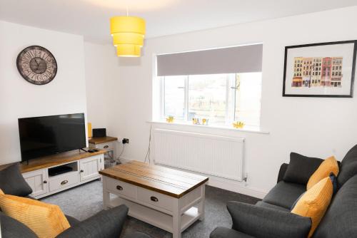 Tamworth House | Charming 2 Bedroom House - Free Parking - Great Location
