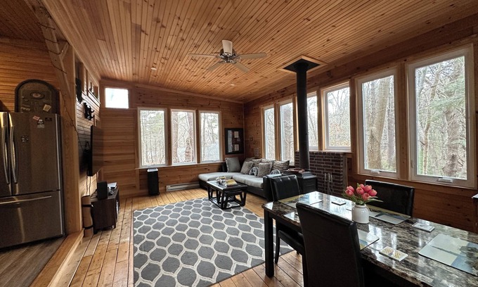 Cape Neddick House | Charming 2-bedroom house on a private road located close to Perkins Cove & beach