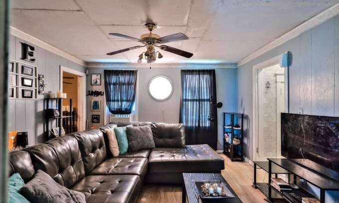 Peoria House | Charming 2-bedroom house in amazing Peoria with AC