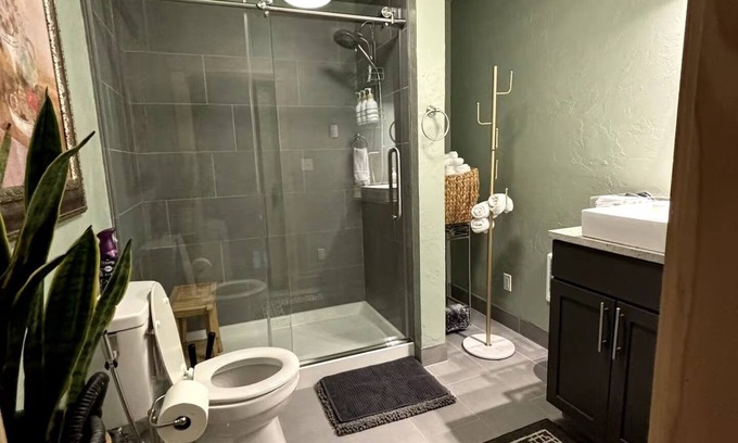 Somers House | Charming 2-bedroom house in beautiful Somers with AC