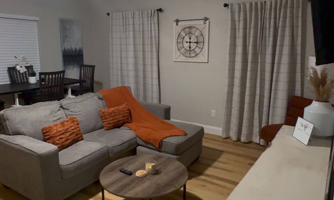 Tampa House | Charming 2-bedroom house with WiFi, AC in fantastic Tampa
