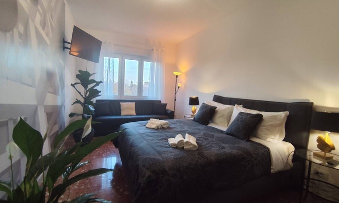 Prenestino-Labicano House | Charming 2-bedroom house with WiFi, AC in brilliant Roma near the metro station