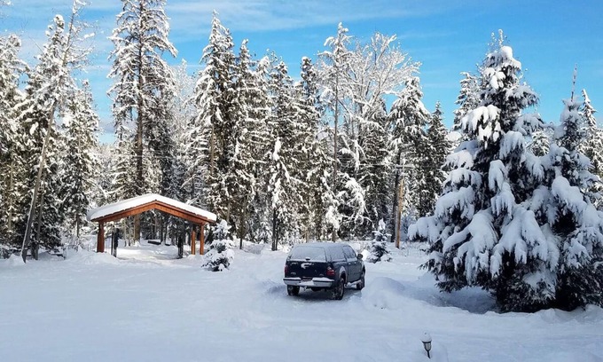 Sandpoint Apartment | Charming 2-bedroom unit with great views and easy access to Hope and Sandpoint!