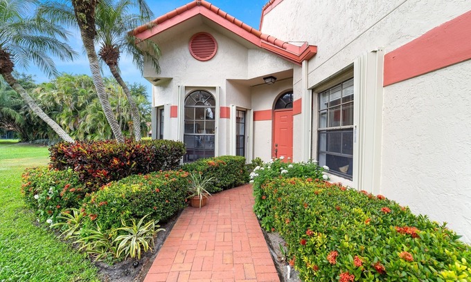 Jog Road Villa | Charming 2-bedroom villa with AC, in amazing Delray 55+ community w amenities