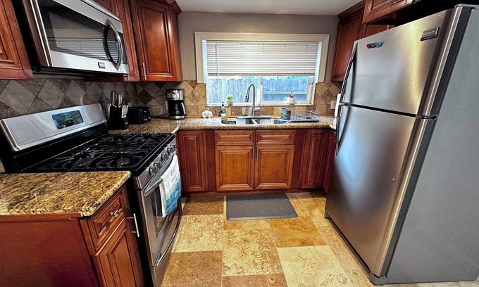 Port Hueneme Cottage | Charming 2-bedroom cottage in pleasant Port Hueneme with WiFi