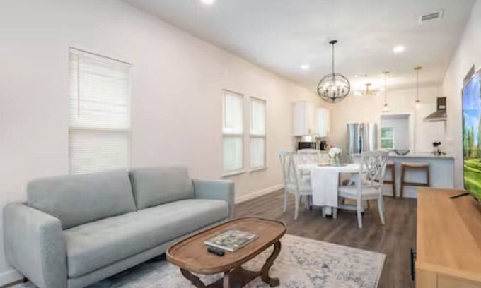Government Hill House | Charming 2-bedroom house in wonderful San Antonio with AC