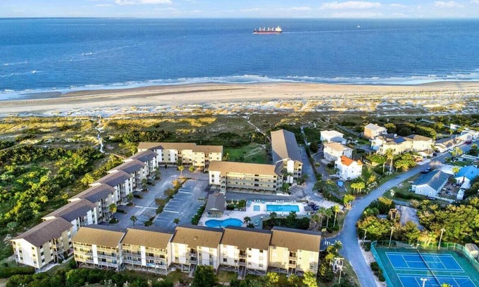 Tybee Island Condo | Charming 2-bedroom condo in lovely Tybee Island with Beach Access and Pool