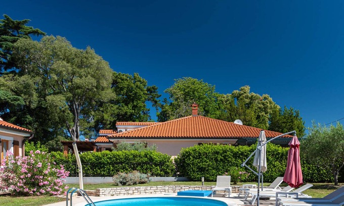 Farini Villa | Charming 2-Bedroom Villa with private heatable pool