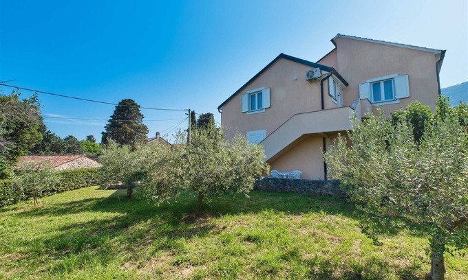 Nerezine Apartment | Charming 2-Bedrooms Apartment in Nerezine