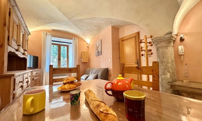 La Salle-les-Alpes Apartment | Charming 2-room flat with Wi-Fi and parking in La Salle-les-Alpes