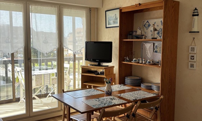 Villers-sur-Mer Apartment | Charming 2-room apartment with loggia steps from the beach, parking, fully equipped