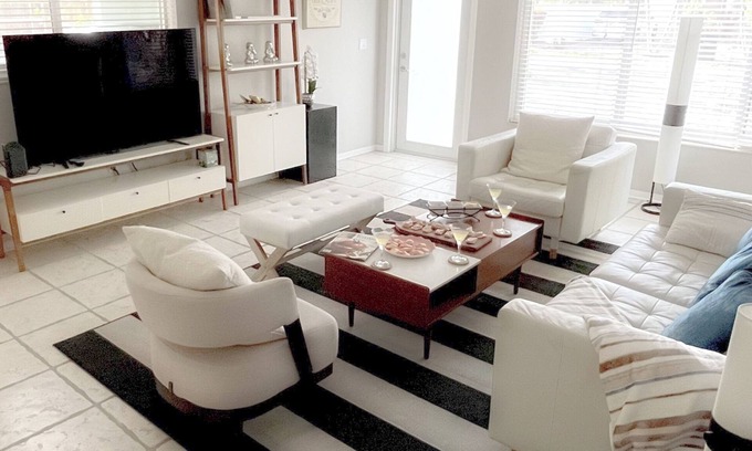 Wilton Manors Villa | Charming 2B Villa with Pool 5m Beach DTFTL