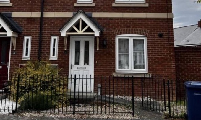 Hucclecote House | Charming 3-Bed House in Gloucester