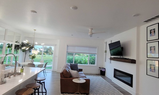 West Des Moines House | Charming 3-Bedroom TOWNHOME in WDM