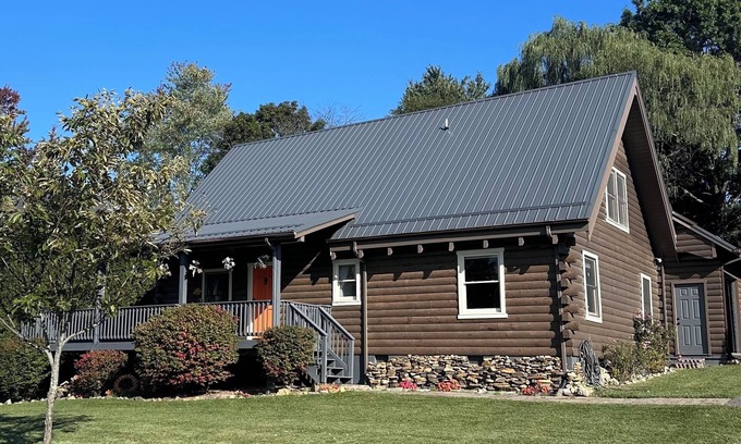 Christiansburg Cabin | Charming 3-bedroom cabin with 10 mins to Virginia Tech