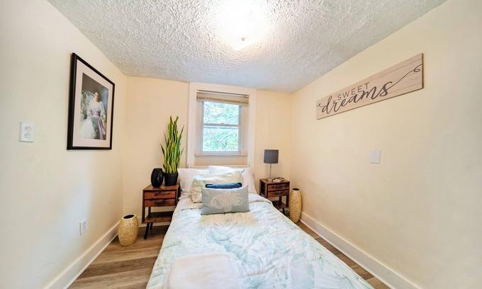 Cuyahoga Falls House | Charming 3-bedroom house in Cuyahoga Falls with AC