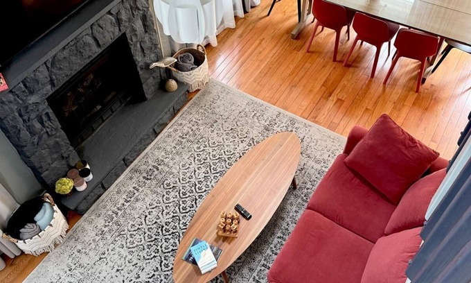 Albrightsville Ski Chalet | Charming 3-bedroom chalet with, Hot tub,Game room,Fireplace, near Jim Thorpe.
