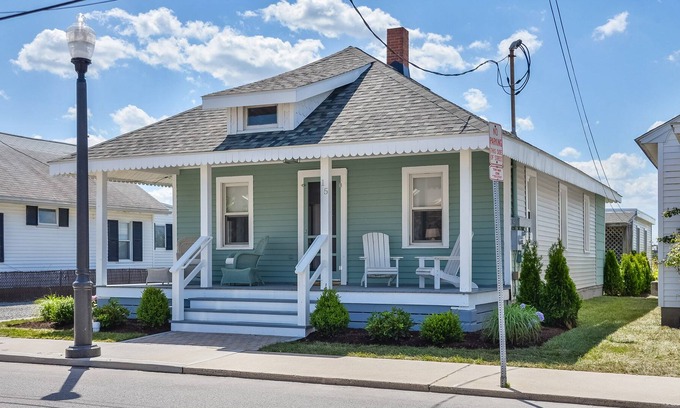 Ocean City Cottage | Charming 3 Bedroom Cottage in Downtown Ocean City Close to Boardwalk!