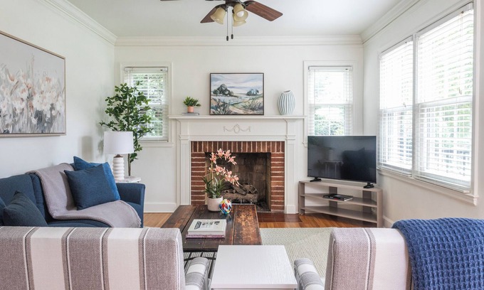 North Decatur Cottage | Charming 3-bedroom cottage in delightful Decatur with King bed