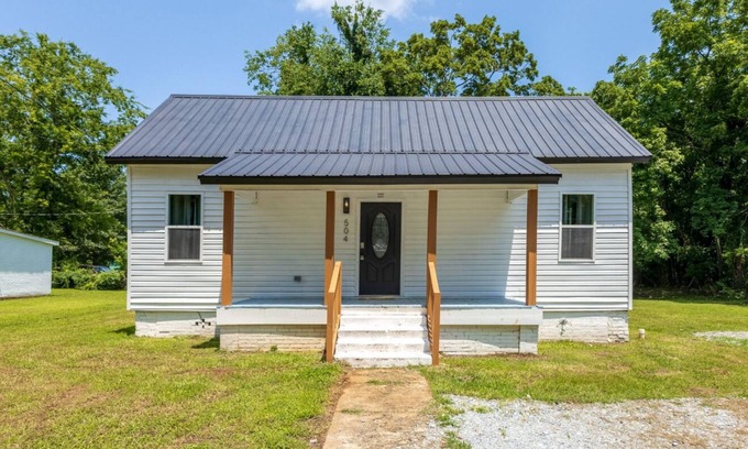 Athens Cottage | Charming 3-bedroom cottage with WiFi, AC in welcoming Athens