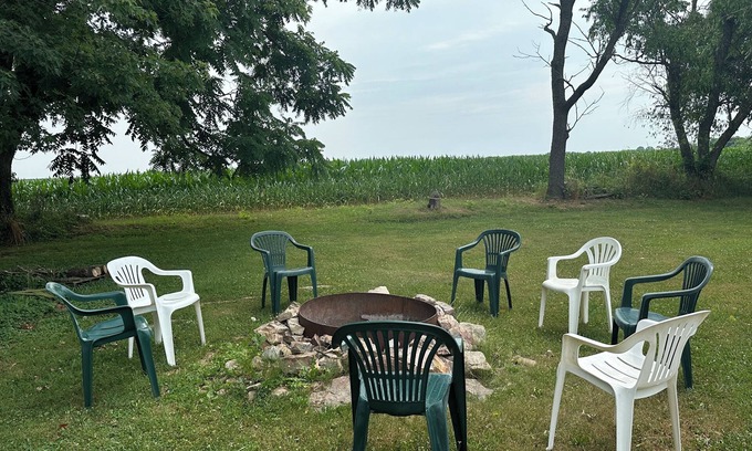 Harrisburg House | Charming 3-bedroom house in beautiful Grantville with WiFi, AC