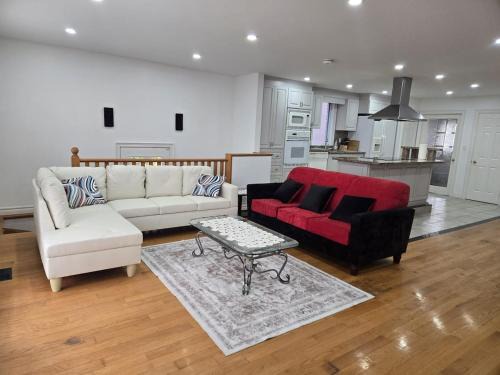 Lakeview House | Charming 3 Bedroom home near the lake