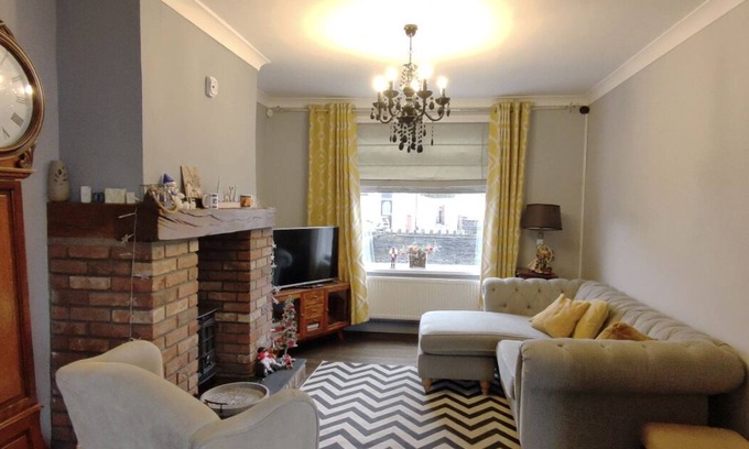 Glynneath House | Charming 3 bedroom house with a warmth character