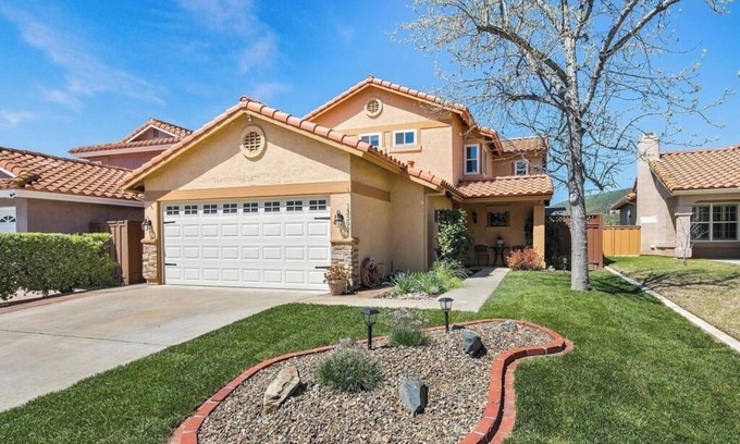 Sabre Springs House | Charming 3-bedroom house in San Diego with amazing views and private back yard