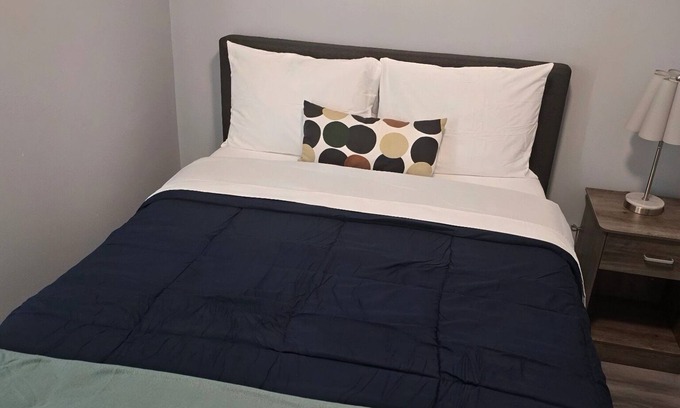 Florence House | Charming 3-bedroom home in Florence nea downtown, McLeod and MUSC hospitals.