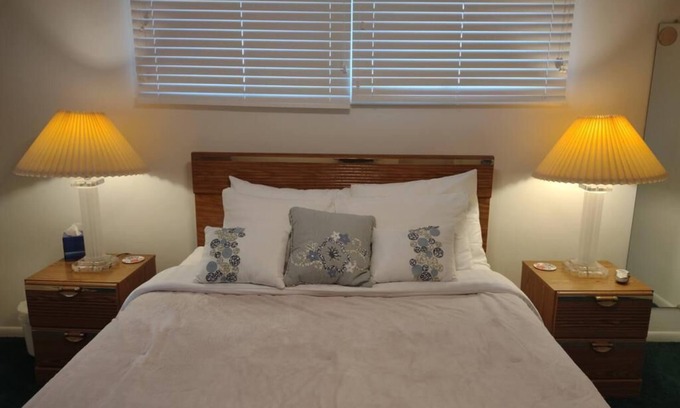 Conneaut House | Charming 3-bedroom house in lovely Conneaut with AC, WiFi