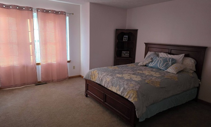 Sybertsville House | Charming 3-bedroom house MUST BE A LAND OWNER IN EAGLE ROCK RESORT
