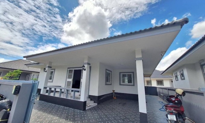 San Sai House | Charming 3-bedroom house with AC, WiFi in lovely Chiang Mai