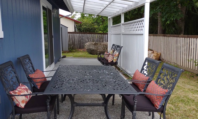 Everett House | Charming 3-bedroom house Near Everett Mall.