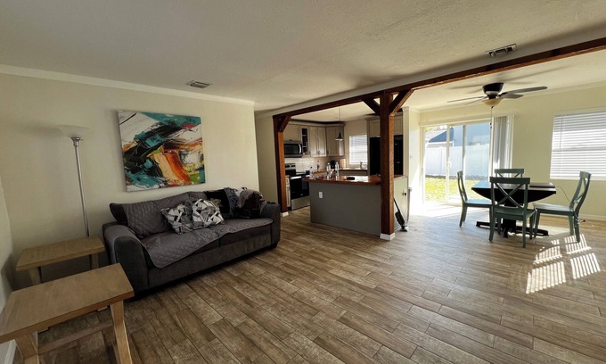 Orlando House | Charming 3-bedroom house with WiFi, AC in marvelous Orlando