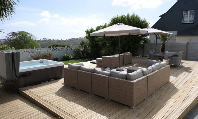 Crozon Villa | Charming 3-bedroom house with sea view and spa, close to shops and restaurants