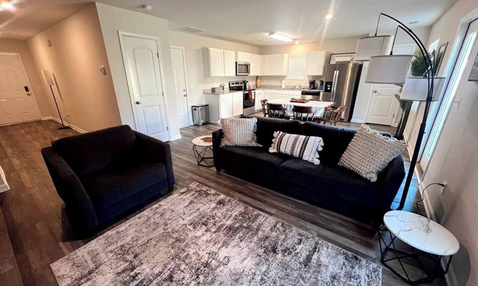 Greer House | Charming 3-bedroom house near GSP + DT Greenvillenn