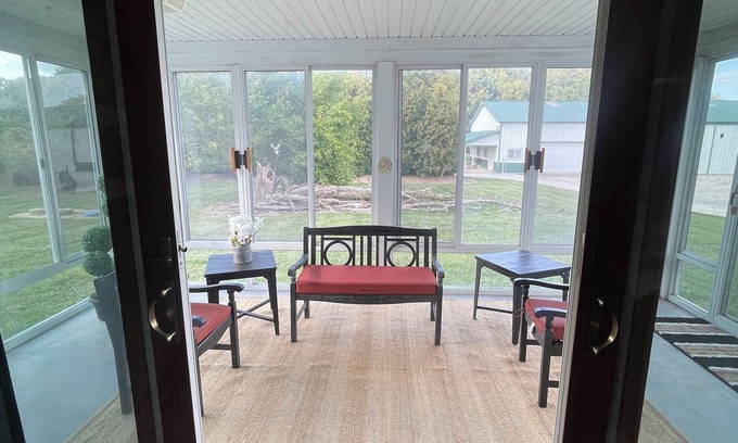 Litchfield House | Charming 3-bedroom house in the country.