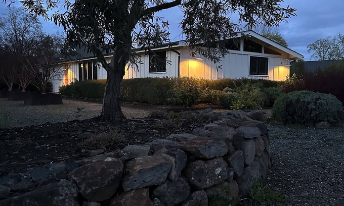 Sonoma House | Charming 3-bedroom house in gorgeous Sonoma perfect for family and friends.