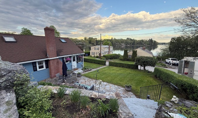 Columbia House | Charming 3-bedroom Lakehouse in Columbia with water views and dock