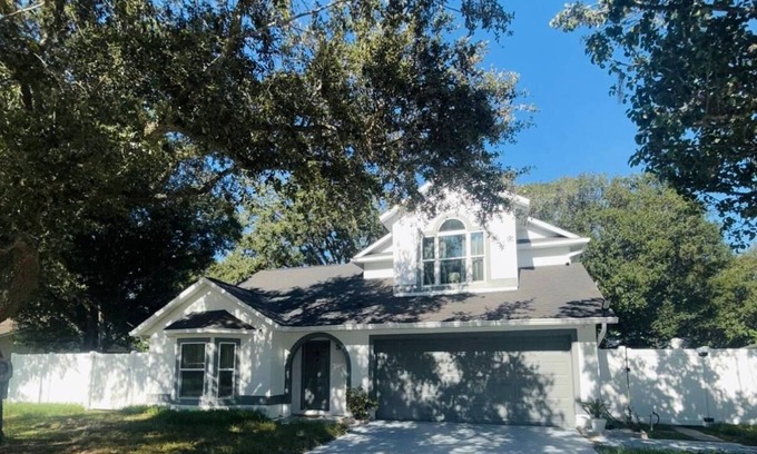 Mill Run House | Charming 3-bedroom, two-story home in Kissimmee