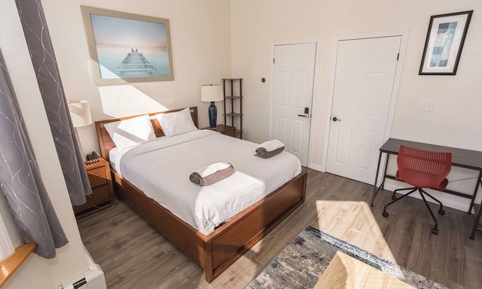 The Heights Apartment | Charming 3-bedroom apartment with AC, WiFi in lovely Jersey City