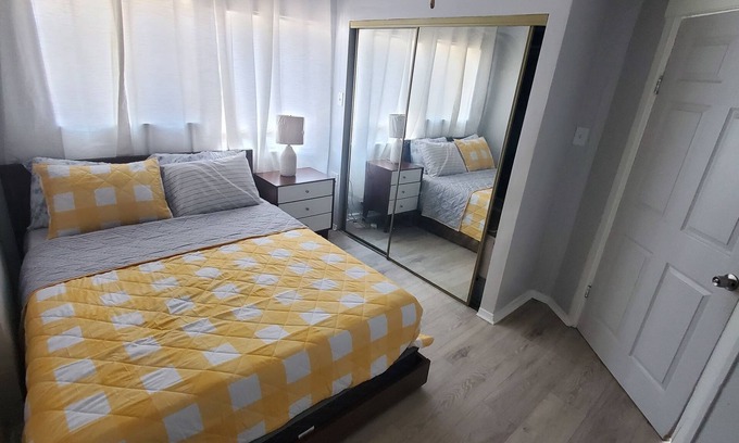 Los Angeles House | Charming 3 bedroom front house.