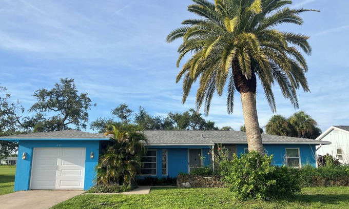 Oakland Hills House | Charming 3-bedroom house with AC, Heated Pool, and WiFi in lovely Rotonda West