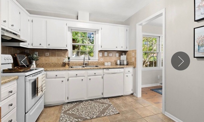 Summerville Historic District House | Charming 3-bedroom house with WiFi lrg bkyrd nHeated enclosed porch