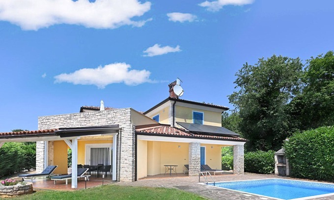 Vilanija Villa | Charming 3-Bedroom Villa Oasis for 6 with Pool, Close to Beaches