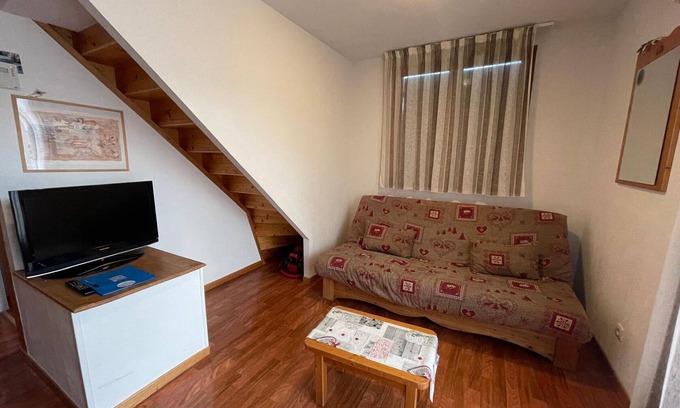 Saint-Etienne-en-Devoluy Ski Chalet | Charming 3-Room Duplex Chalet for 6, Close to Ski Slopes, Heated Pool in Superdevoluy