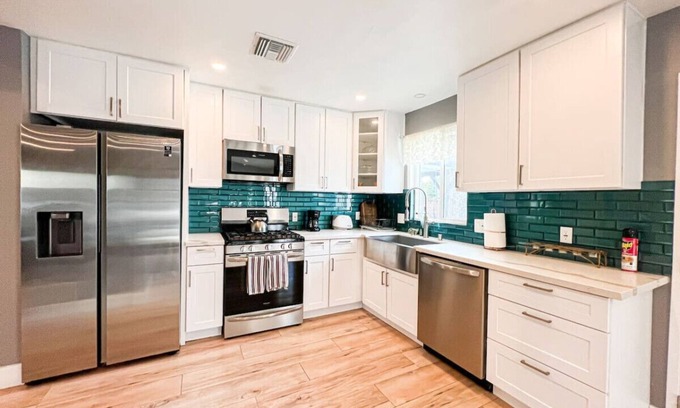 Calabasas House | Charming 3BR Home with Modern Comforts - FB - CAL