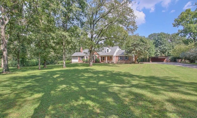 Green Hills House | Charming 4-bedroom estate with AC and high-speed Wi-Fi in Nashville!
